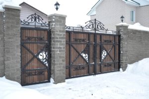 Кованые ворота из массива дерева Херсон