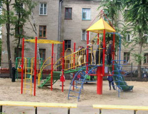 Металлическая игровая площадка для детей