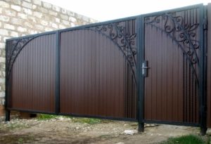 Установка ворот и калиток из гофролиста в Херсоне на заказ